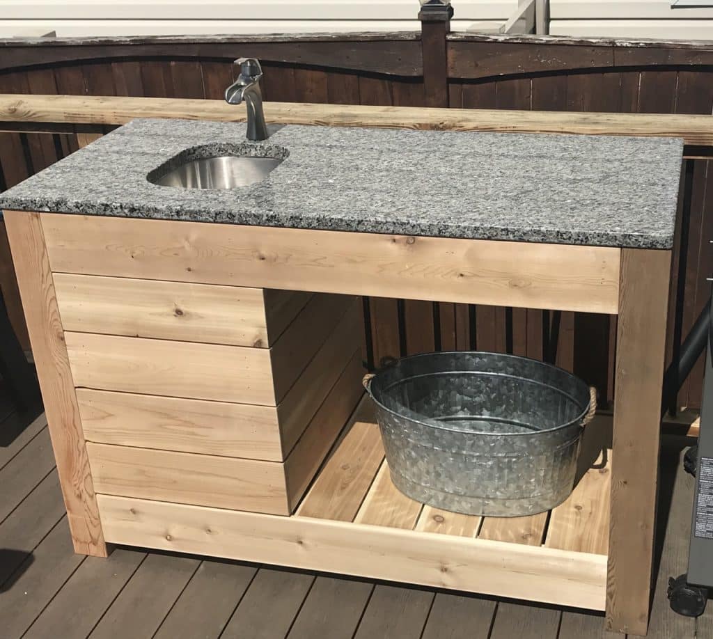 image of outdoor kitchen with granite countertop and large ice bucket 